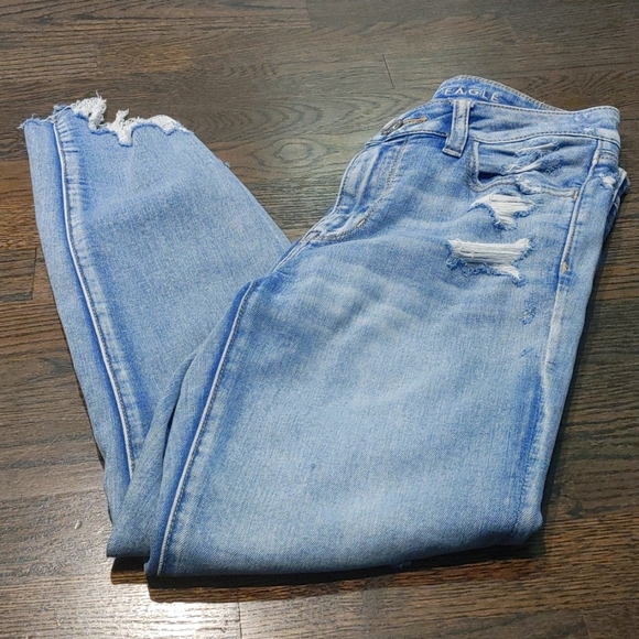 Light Wash American Eagle Distressed Jeans - Picture 4 of 6